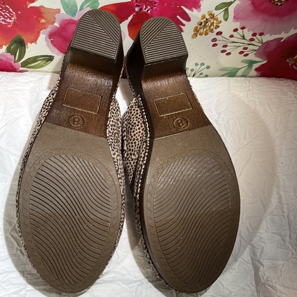NWOT REPORT LEOPARD PRINT CLOGS SIZE 8 - Picture 6 of 7